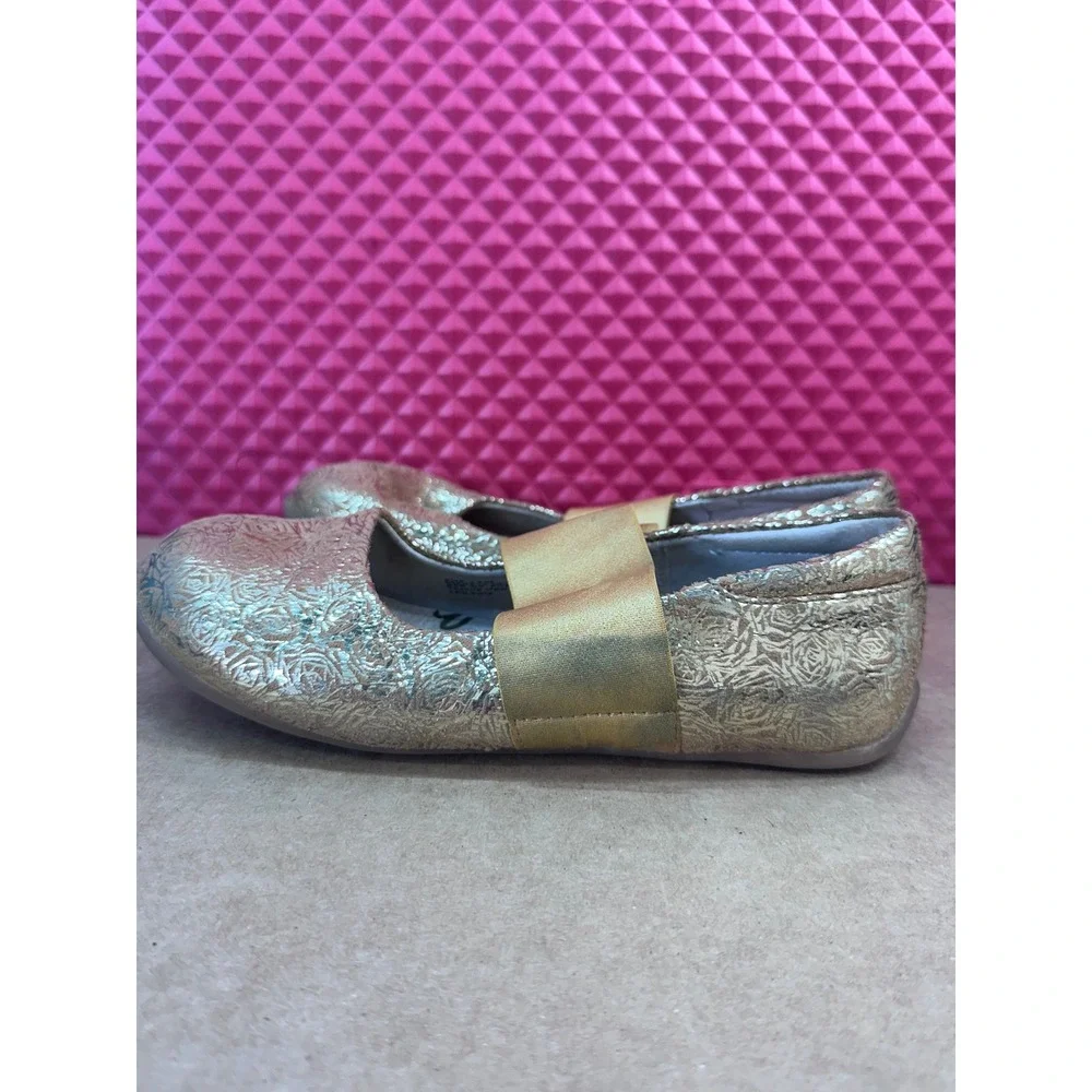 Livie & Luca Girls Metallic Gold Floral Embossed Mary Jane Flats Size 13
